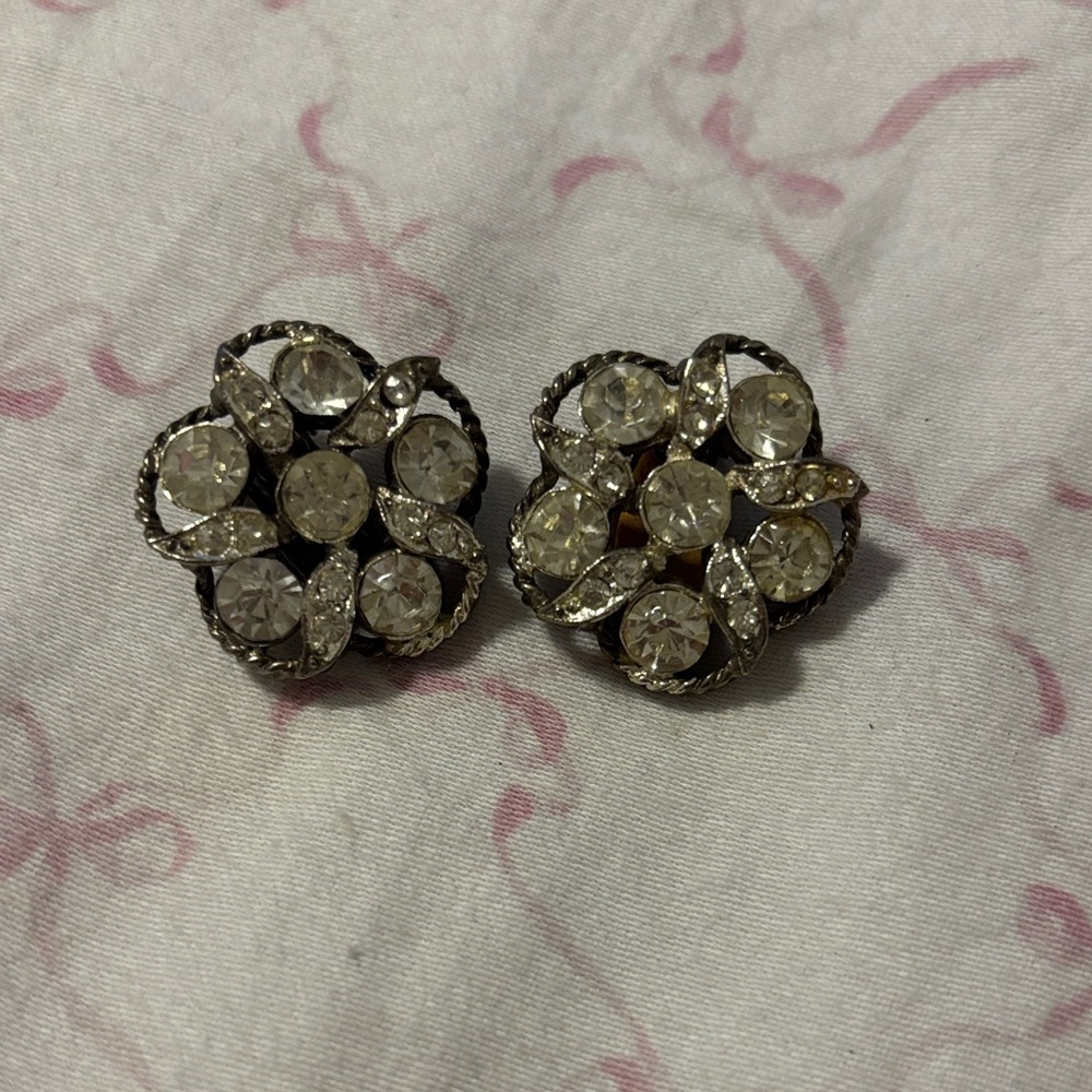 Elegant Silver Floral Earrings clip on